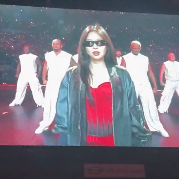 iseeyoughh's tweet image. #JENNIE 

#DEADLINE_IN_BULACANDay1 
#DEADLINE_IN_BULACAN