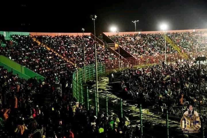 ln24_intl's tweet image. 🚨 BREAKING NEWS:
Last night, the Man of God Pastor Chris Oyakhilome held a historic Night of Bliss Crusade across 10 different stadia, and the scenes were absolutely out of this world! Multitudes thronged in with unbelievable numbers, witnessing a night of power and glory!