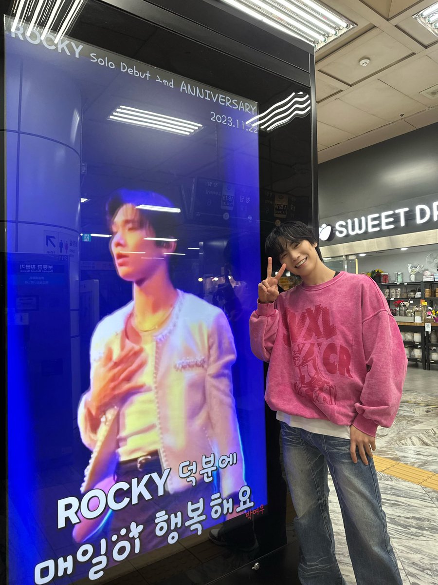 p_rockyent's tweet image. 하모의 사랑으로 
가득 찼던 2주년
항상 감사하고 사랑합니다!❤️

#라키 #ROCKY
#하모 #HAMO