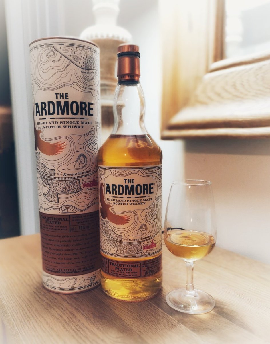 Tonight's cork squeak... The Ardmore Highland Single Malt Scotch Traditional Peated.  Duty Free exclusive. 🥃 Nice 👍🙂 

#Ardmore #Whisky #Scotch <a href="/SuntoryGlobal/">Suntory</a> <a href="/suntory/">SUNTORY（サントリー）</a> #ウイスキー