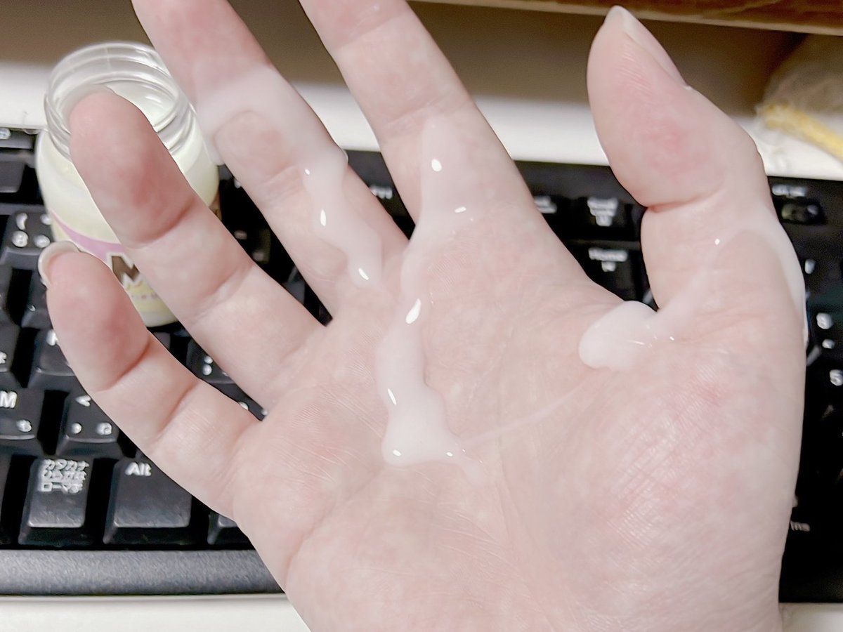 sZGkTZ0B6Q32806's tweet image. セリアで売ってるミルクスライムも手にベタつきが残らなくて楽しいよ！