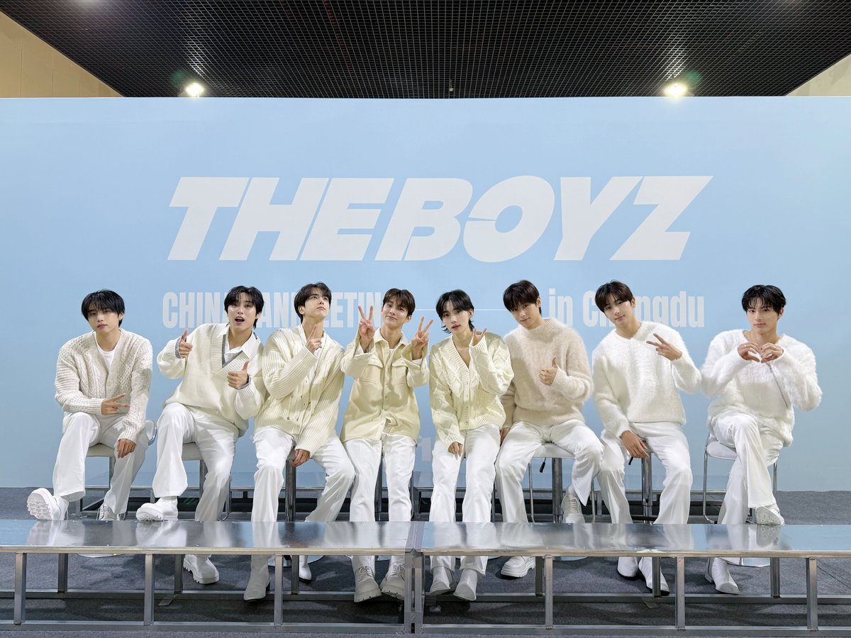 THEBOYZ_officl's tweet image. [📸] THE BOYZ CHINA FANMEETING in Chengdu 완료☁️ 중국 청두에서 더비랑 함께 보낸 오늘⭐️ 같이 즐겁게 얘기도 하고 따뜻한 시간을 보낼 수 있어서 정말 행복했어요🫧 谢谢你来见我托THE B💕 的福我很幸福🪽

#THEBOYZ #더보이즈