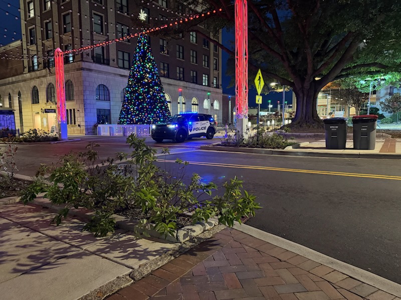 Queen_City_News's tweet photo. BREAKING UPDATE | Three charged in shooting at Concord Tree Lighting; both shooters in critical condition: Police.

Latest details: https://t.co/Otbw9VF4hH https://t.co/n4mEoPqZzE