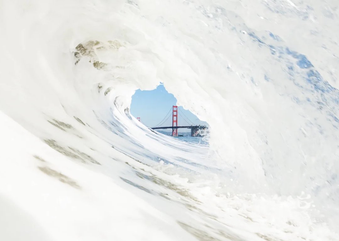 donkeyDdevelops's tweet image. I sorry but this is the most insane photo I have ever seen of the Golden Gate Bridge. Just wow
