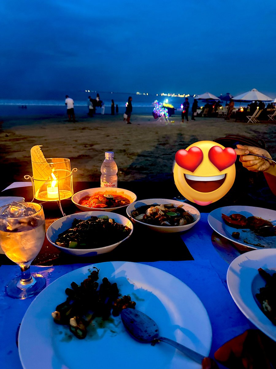 happy couple tweet media