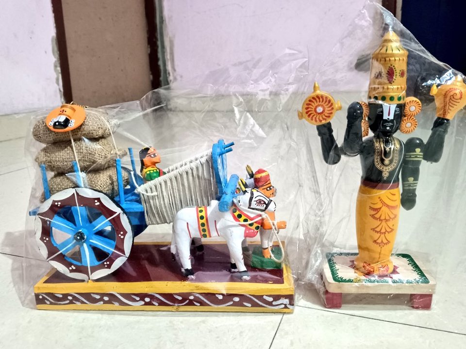 SreedharAdabala's tweet image. ఏటికొప్పాక లో 
ఈ ఏటి మేటి బొమ్మలు 
వీలు కుదిరితే 
ప్రత్యక్షం గా వెళ్లి కొనుక్కోండి 
850/- రూపాయలకి 
దొరుకుతుంది అంటే 
మహాద్భుత్గం 🙏
Source of Information : @singlehandganii