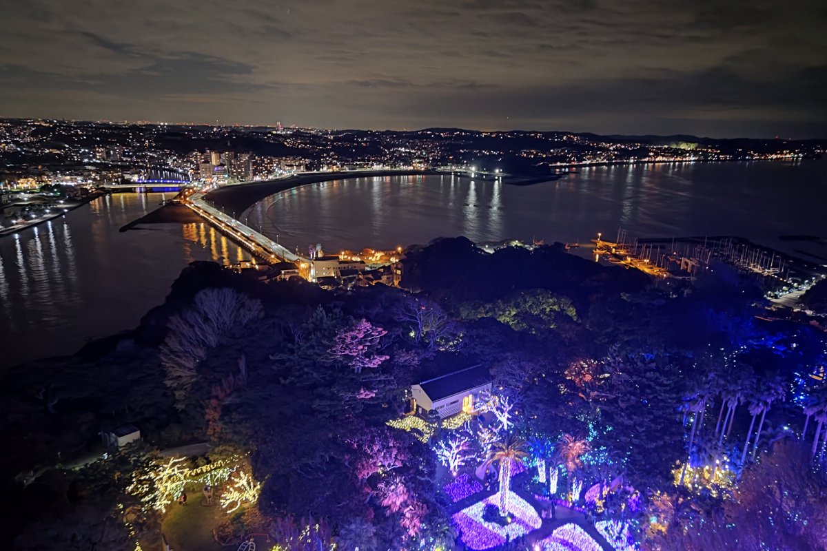 coco_ruby's tweet image. 江ノ島のシーキャンドル✨
今日から始まったイルミネーション。
10年以上ぶりに登ったけど綺麗だったしこんなに楽しい江ノ島は久しぶり♡
キラキラ光るハートの飴食べた笑
#江ノ島
#イルミネーション
#いい夫婦の日