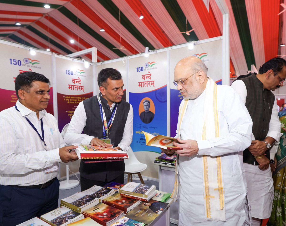 AmitShah's tweet image. પુસ્તકો માત્ર જ્ઞાનનું જ નહીં પણ વ્યક્તિત્વ નિર્માણનું પણ એક મહત્વપૂર્ણ માધ્યમ છે. આજે અમદાવાદ ખાતે AMC અને @nbt_india દ્વારા આયોજિત &apos;અમદાવાદ આંતરરાષ્ટ્રીય પુસ્તક મેળા&apos;માં બાળકોને પુસ્તકોનું વિતરણ કર્યું તેમજ વિવિધ સ્ટોલની મુલાકાત લીધી.

સાહિત્યિક કાર્યક્રમો, લોકગીતો અને કવિતા…