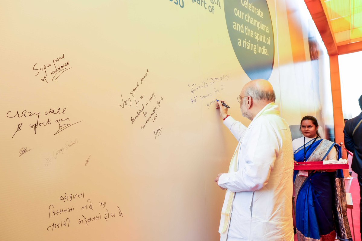 AmitShah's tweet image. પુસ્તકો માત્ર જ્ઞાનનું જ નહીં પણ વ્યક્તિત્વ નિર્માણનું પણ એક મહત્વપૂર્ણ માધ્યમ છે. આજે અમદાવાદ ખાતે AMC અને @nbt_india દ્વારા આયોજિત &apos;અમદાવાદ આંતરરાષ્ટ્રીય પુસ્તક મેળા&apos;માં બાળકોને પુસ્તકોનું વિતરણ કર્યું તેમજ વિવિધ સ્ટોલની મુલાકાત લીધી.

સાહિત્યિક કાર્યક્રમો, લોકગીતો અને કવિતા…