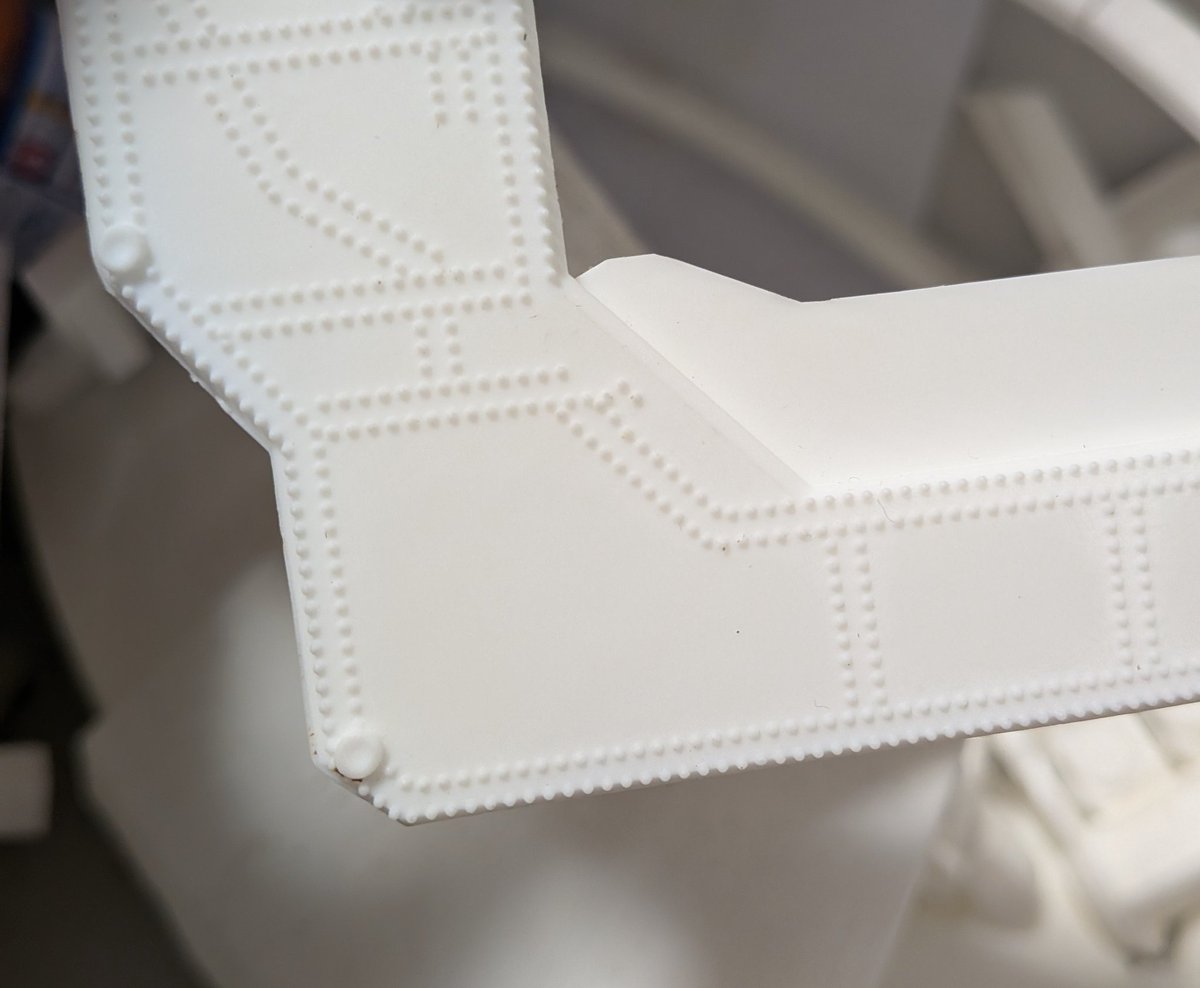 beginner3J's tweet image. リベットが大量にある部品の表面処理ってどうやってるの？