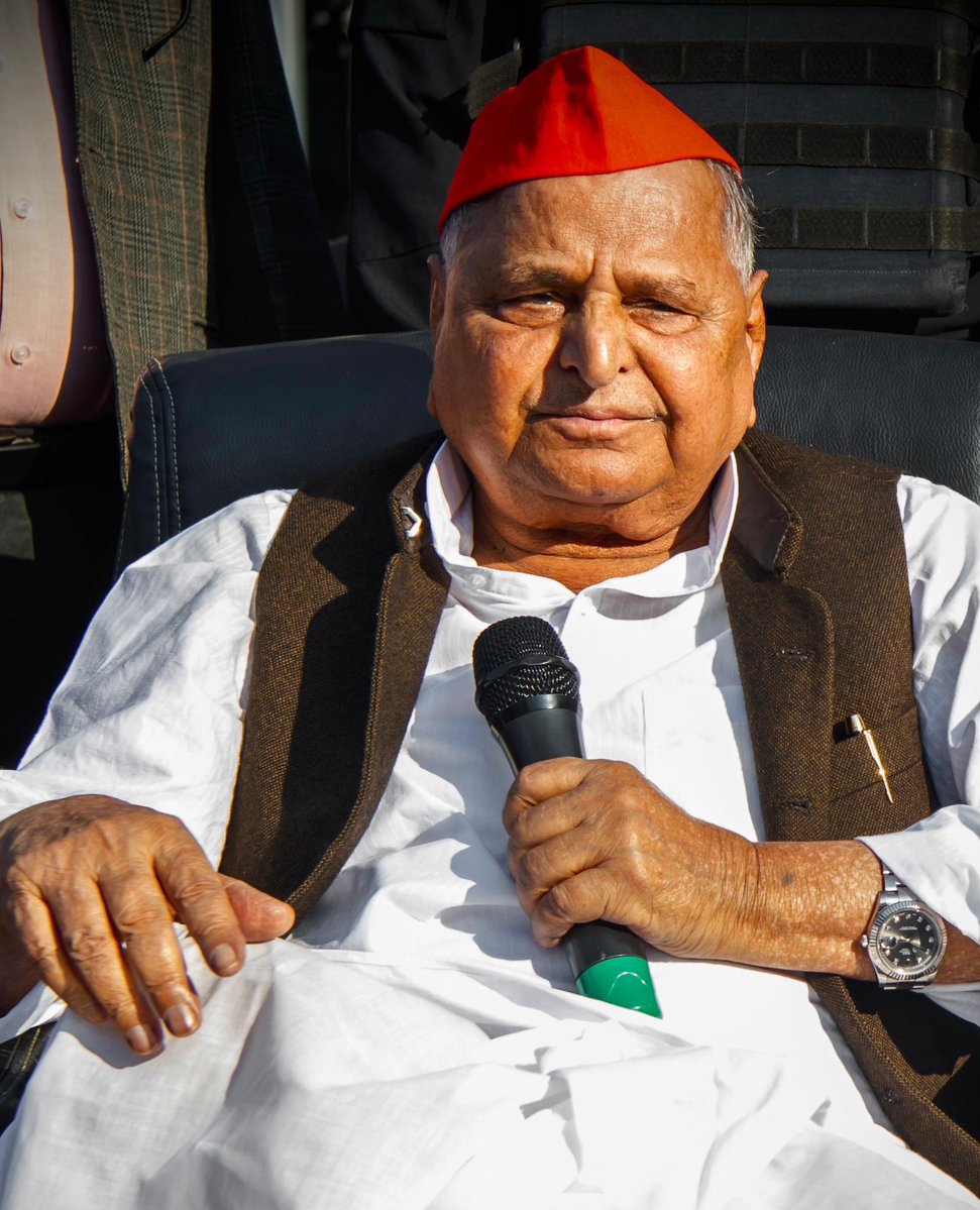 yadavakhilesh's tweet image. सिद्धांत आपके, संकल्प हमारा!

नेता जी की जयंती पर नये संकल्पों से भरा हार्दिक नमन!

समाजवादी मूल्यों को समर्पित आपका जीवन हम सबके लिए वो अखंड प्रकाश स्तंभ है जो हमेशा राह दिखाता रहा है और दिखाता रहेगा…