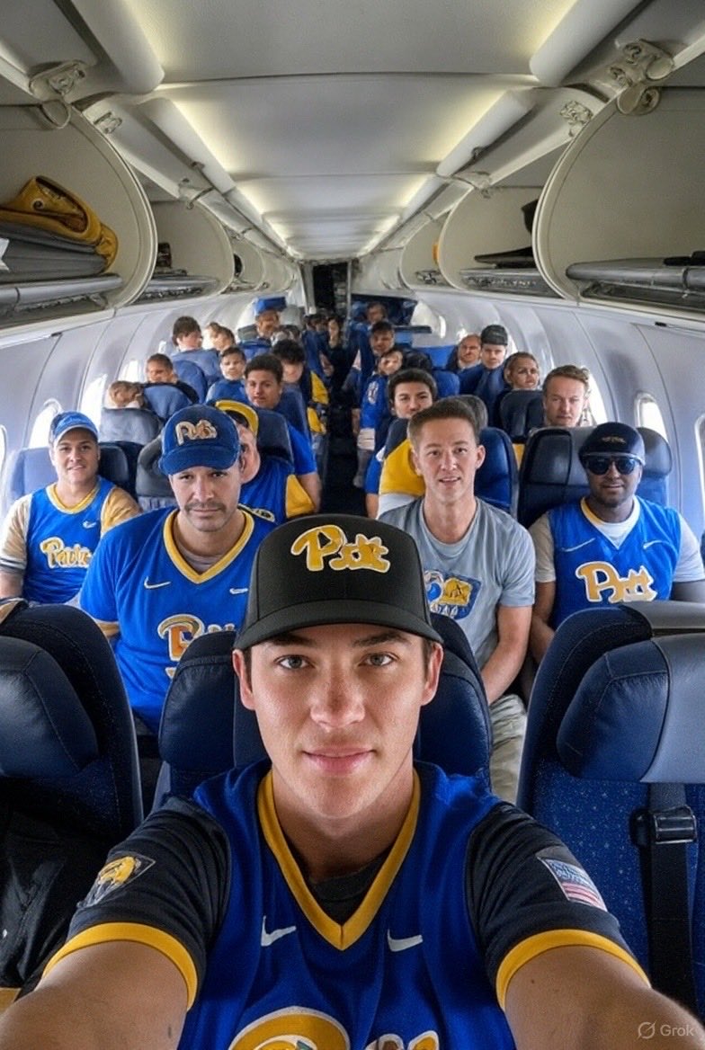 MudDogsHC's tweet image. Didn’t want to do a face reveal but had to snap a selfie with all the pitt fans on DL1383! #HelmetStripeBobbyDodd #Section106WearRoyal #Section101WearYellow