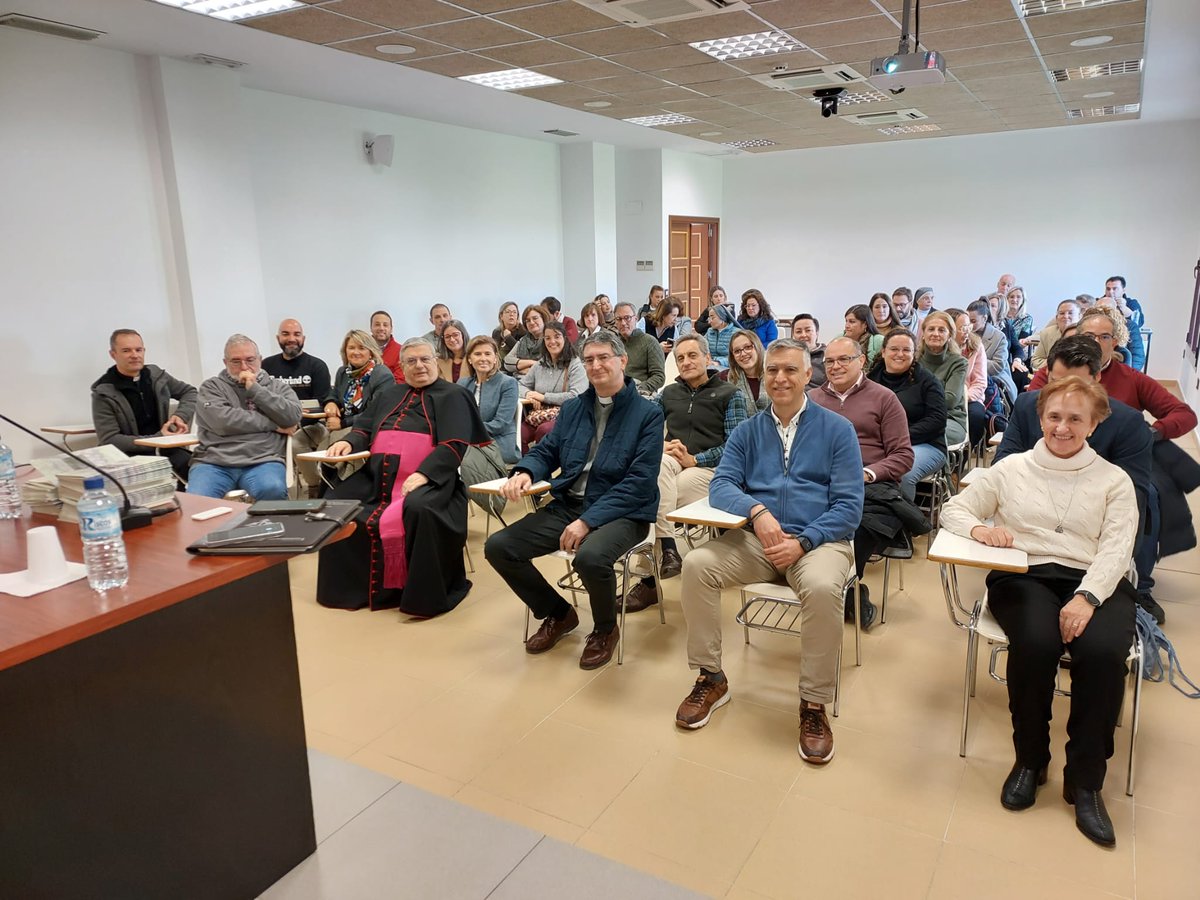 Encuentro de profesores de centros concertados con el Sr. Arzobispo de Mérida-Badajoz.

Conferencia de D. Pedro Huerta, secretario general de EECC