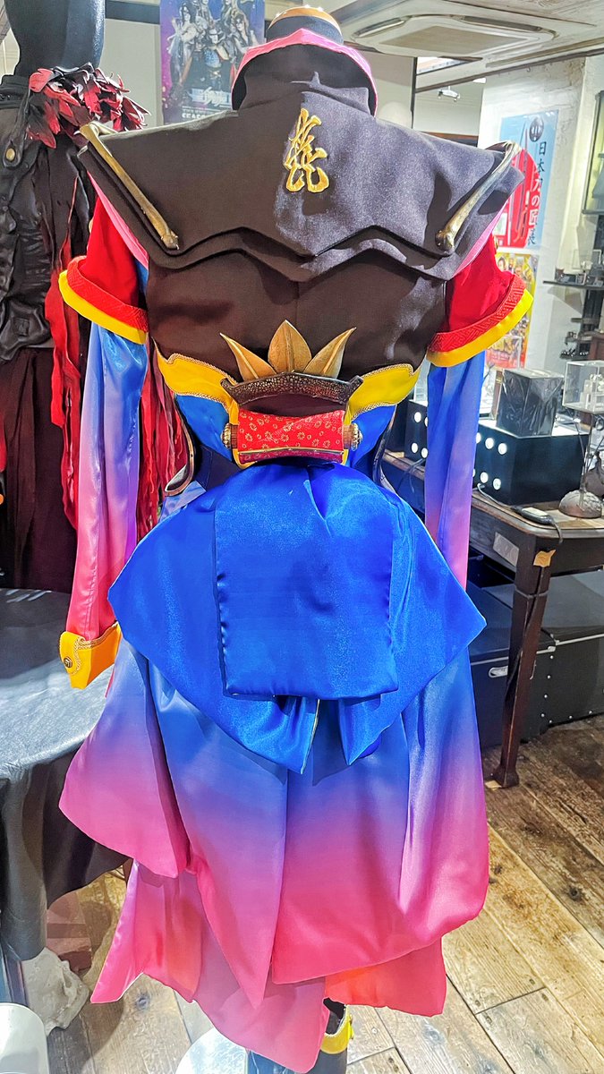 DecodeTY's tweet image. ご厚意で覚醒吹奇ちゃん衣装の後ろも見せていただきました😭帯留巻物なの可愛い過ぎ…胸元のブローチもJAP工房製だけど発売未定らしくて絶対販売して欲しいです…て駄々こねしてしまった…
#牙狼TAIGA
#JAP工房