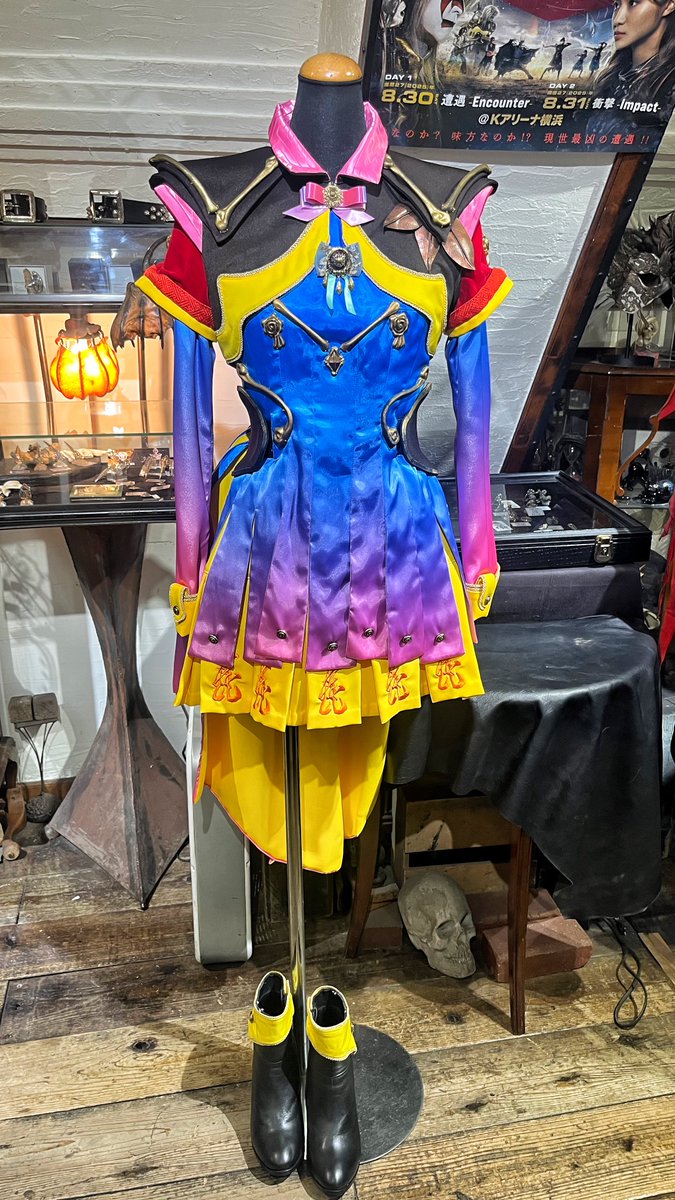 DecodeTY's tweet image. ご厚意で覚醒吹奇ちゃん衣装の後ろも見せていただきました😭帯留巻物なの可愛い過ぎ…胸元のブローチもJAP工房製だけど発売未定らしくて絶対販売して欲しいです…て駄々こねしてしまった…
#牙狼TAIGA
#JAP工房