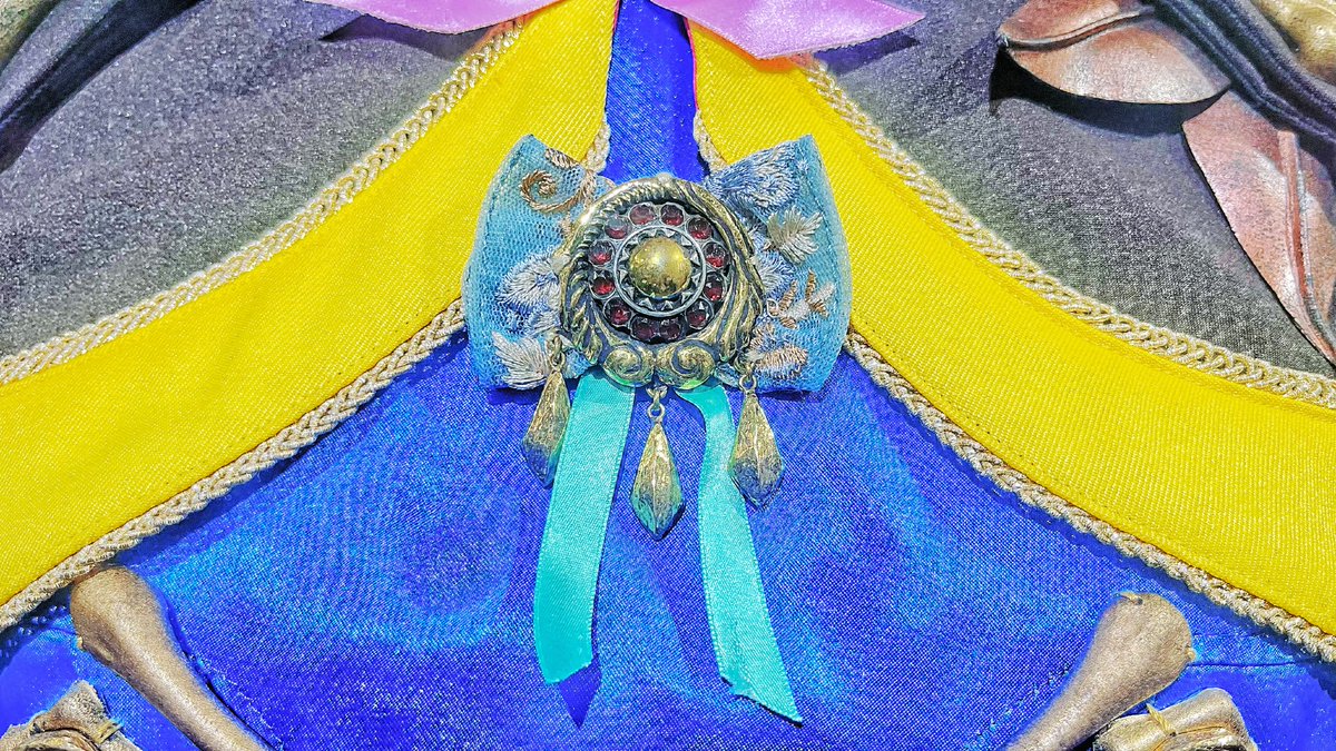 DecodeTY's tweet image. ご厚意で覚醒吹奇ちゃん衣装の後ろも見せていただきました😭帯留巻物なの可愛い過ぎ…胸元のブローチもJAP工房製だけど発売未定らしくて絶対販売して欲しいです…て駄々こねしてしまった…
#牙狼TAIGA
#JAP工房