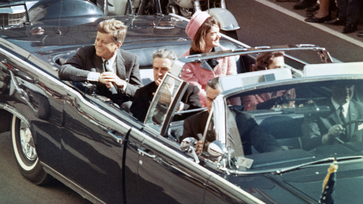 dpeel10's tweet image. Who Dun It?
Nov. 22, 1963 #President John F. #Kennedy was #assassinated by Lee Harvey #Oswald while riding in a motorcade in #Dallas, #Texas #OnThisDay in #History.