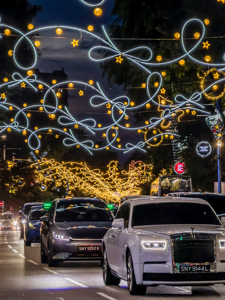 javanng's tweet image. Cruising through Orchard Road where the festive magic makes every drive feel special. 🎄✨

#christmasonagreatstreet #singapore #festivevibes #visitsingapore #citybynight #SG60