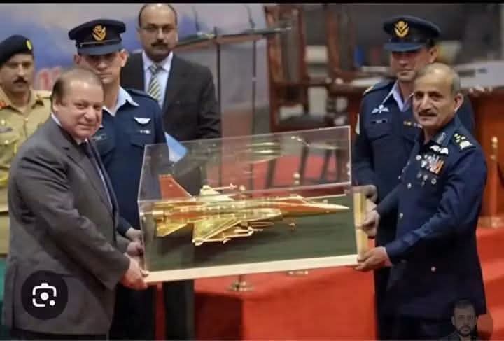 Kuri_punjaban_1's tweet image. پاک فضائیہ کی خود انحصاری کی جب تاریخ لکھی جائے گی تو میاں نواز شریف کا نام معماروں میں لکھا جائے گا