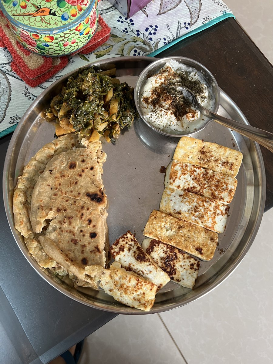 thesneha_'s tweet image. Telling you again :

1. Stop romanticising freshly cooked, garam-garam khana.

2. Meal prep saves time, effort and overeating.

3. Meal prep keeps you on track because when food is ready you avoid doing self-talk like “aaj khane mein kya khaya jaye!”

4. Eating the same meals…