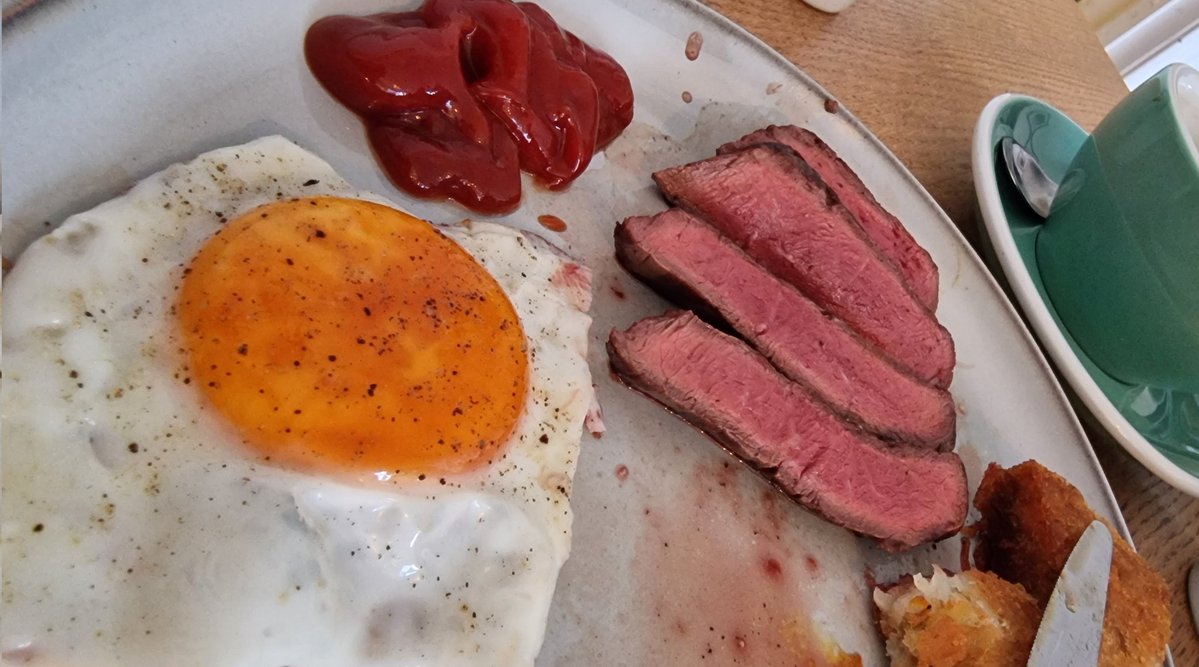 You can't beat starting the weekend with steak and eggs... prove me wrong! 🥩🍳