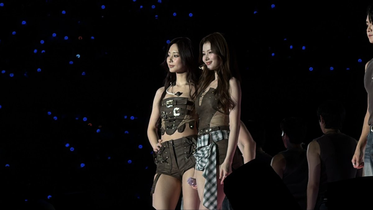 css4tzu's tweet image. 💙💜

#쯔위 #TZUYU #ツウィ #子瑜 #周子瑜 #사나 #SANA #サナ