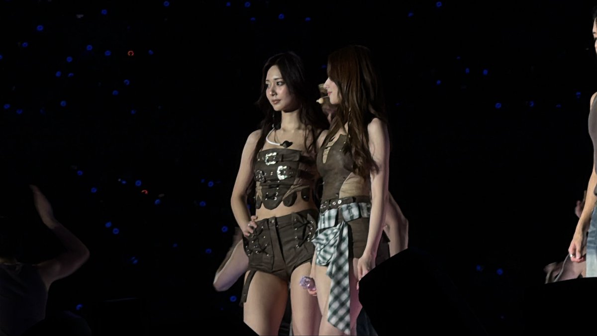 css4tzu's tweet image. 💙💜

#쯔위 #TZUYU #ツウィ #子瑜 #周子瑜 #사나 #SANA #サナ