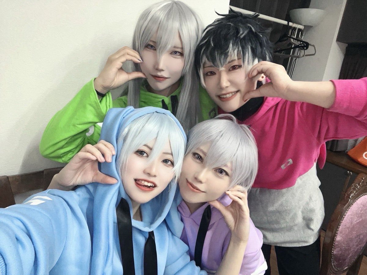 cos

いい夫婦の日〜！！！！❄️🍑🩵💜
先輩夫婦と写真撮らせていただきました✌🏻

 #dearおかりん_助けてデスゲーム1121