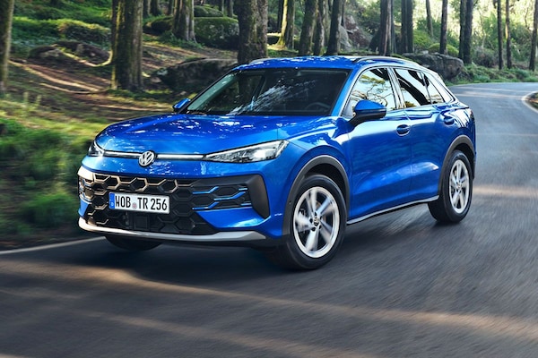 AutoWeek's tweet image. Er zijn grote schoenen te vullen voor de nieuwe generatie van de Volkswagen T-Roc. We hebben hem gereden en onze eerste indruk is positief: autoweek.nl/autotests/arti…
