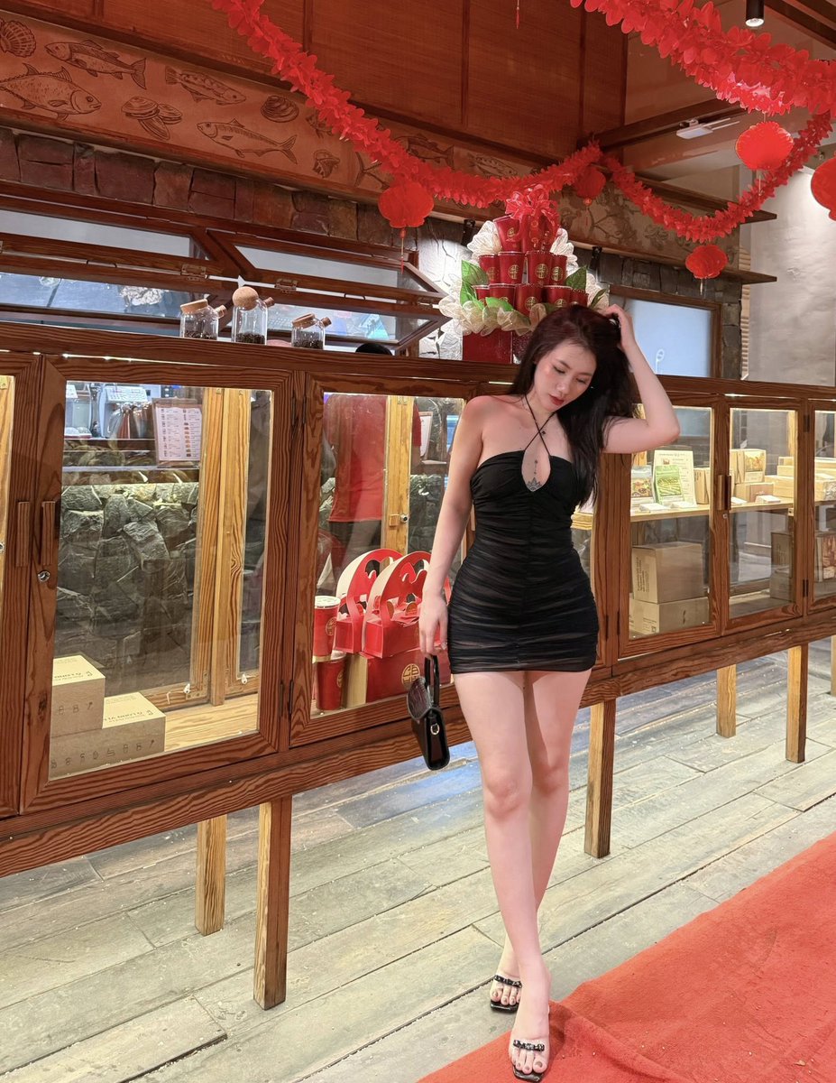 Muốn ấm áp thì tìm mùa hạ
 Muốn cảm giác lạ thì về với em