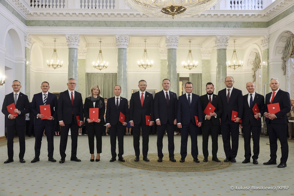 Generalnie, to ja się wyglądu nie czepiam, ale jak patrzę na to zdjęcie to ogarnia mnie pustka intelektualna.🫢