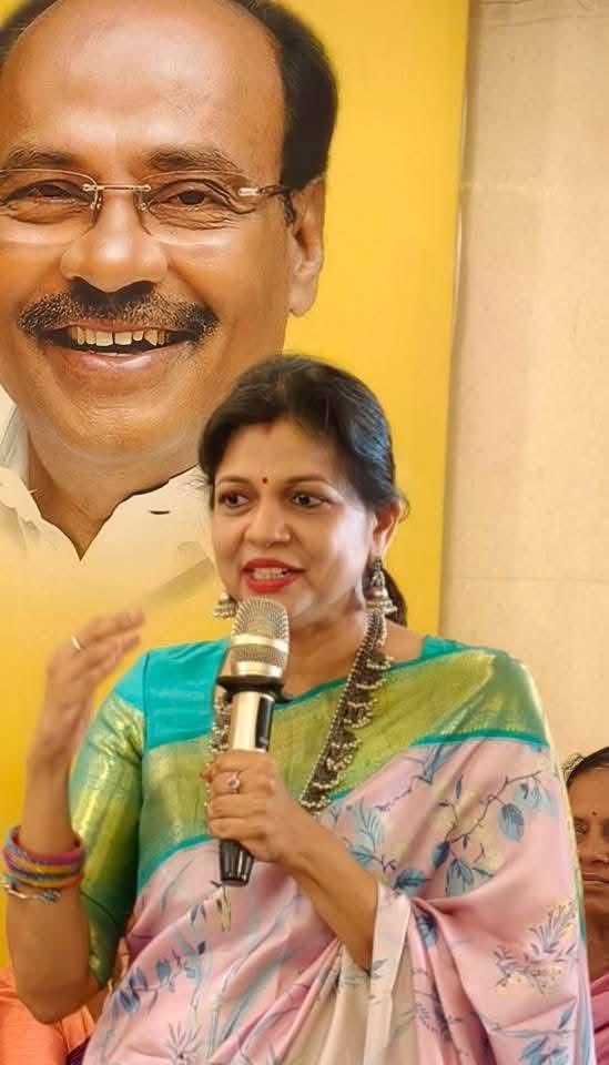 CuddaloreMuthu's tweet image. இன்று, சென்னையில் நடைபெற்ற, பாட்டாளி மக்கள் கட்சியின் மகளிர் சங்க நிர்வாகிகள் ஆலோசனைக் கூட்டத்தில் முனைவர் சௌமியா அன்புமணி அண்ணியார் அவர்கள் பங்கேற்று உரையாற்றிய போது.!

#sowmiyaanbumani