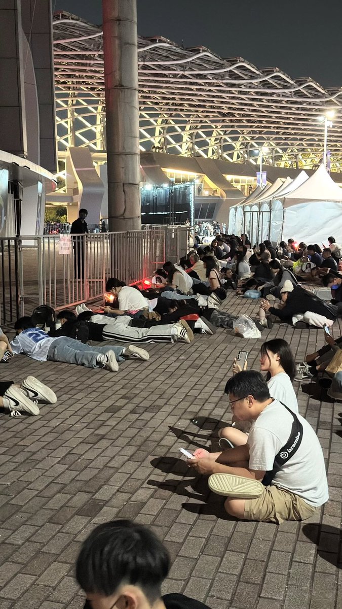 twicepopbase's tweet image. ONCEs who weren’t able to secure tickets for TWICE’s concert are waiting/watching outside Kaohsiung National Stadium.