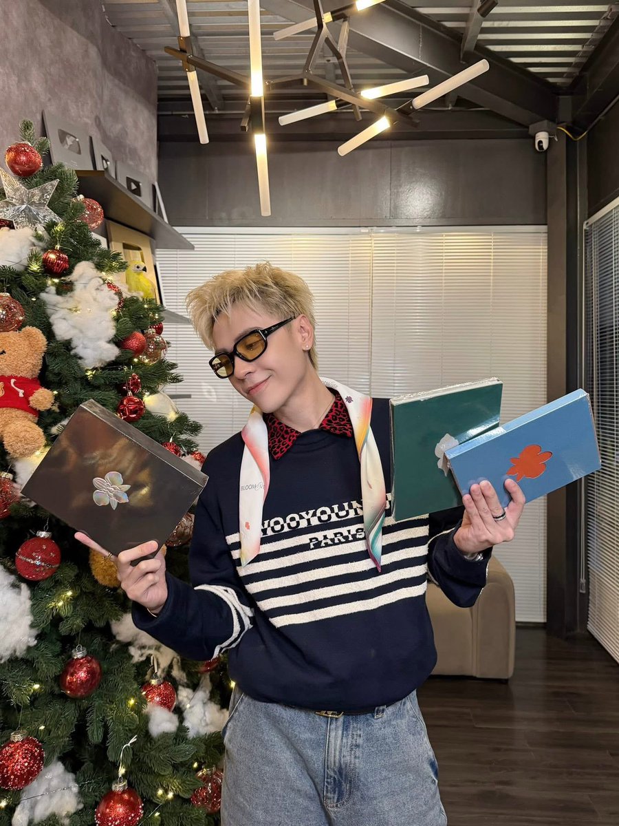Hanbinvitamin98's tweet photo. Bloomever đã nở. Chúc mừng Quang Hùng MasterD.”
20h ngày 22/11 – một cột mốc đẹp.
Âm nhạc nở hoa, cảm xúc cũng vậy.

MASTERD BLOOMEVER OUT NOW 
#QuangHungMasterD
#Bloomever
#MasterD1stAlbum https://t.co/gNOLoB1sV7