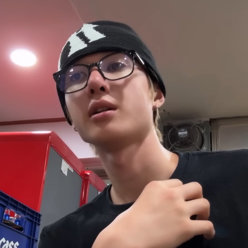 wonwoo's tweet image. martin looks so good with glasses