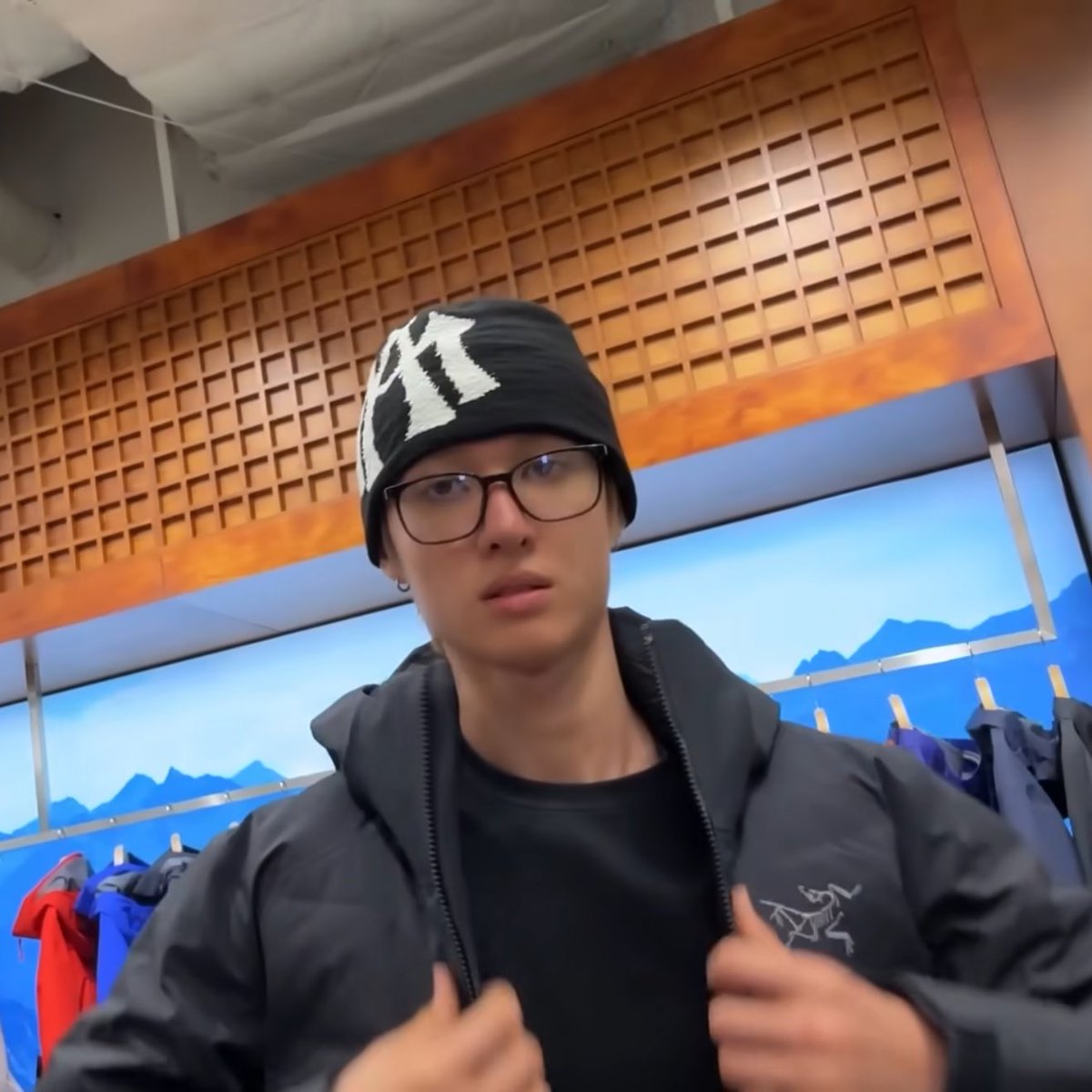 wonwoo's tweet image. martin looks so good with glasses