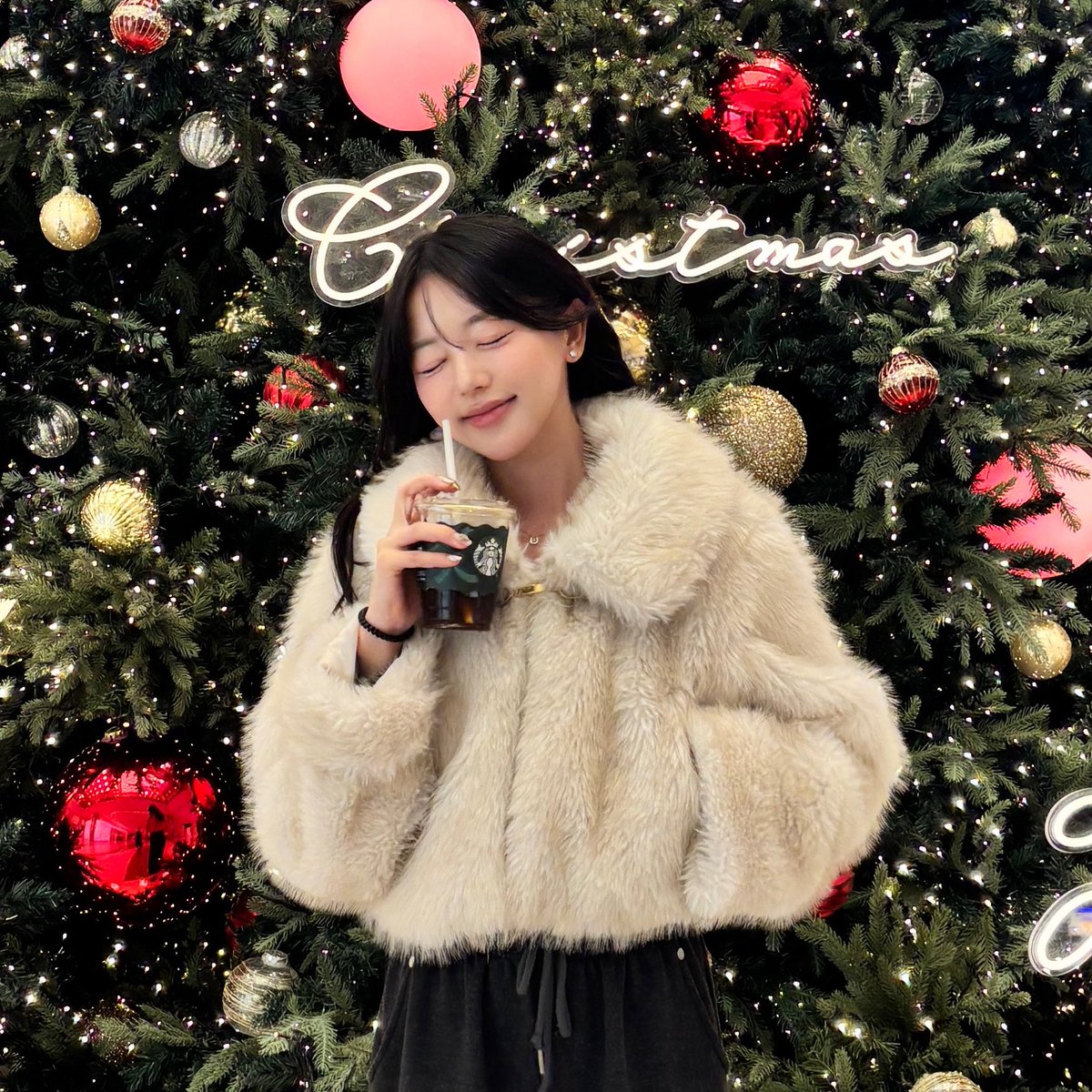 seoabie's tweet photo. 韓国はどこもツリーだらけですわね🎄 https://t.co/AU3FZ7BG1M