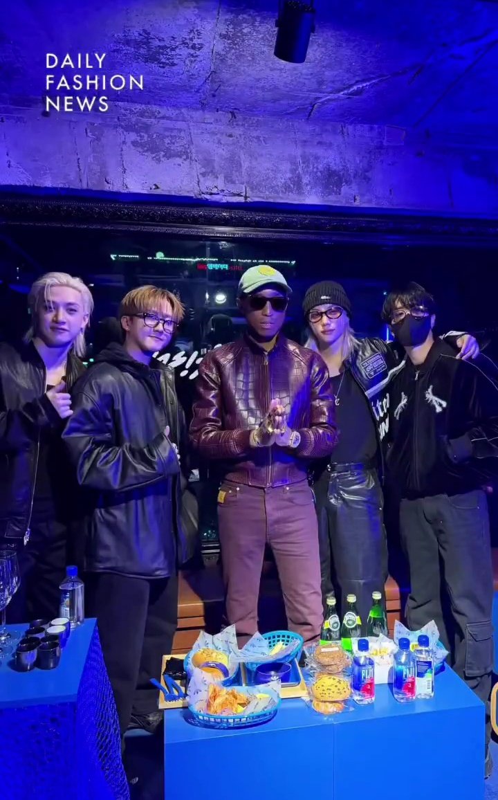 G6W71ENa4AAW_-C?format=jpg&name=medium