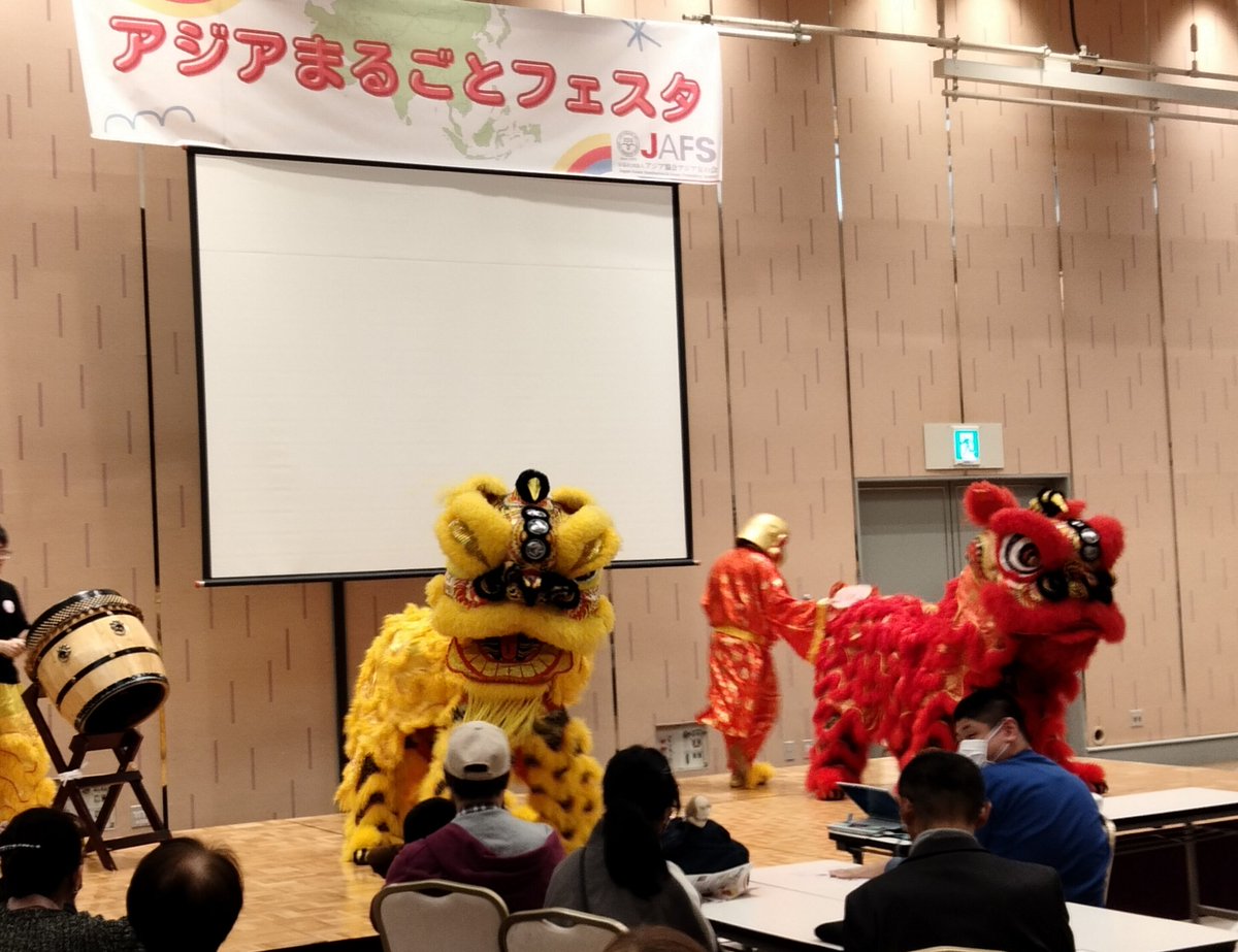 tumami_rinjyu's tweet photo. 「アジアまるごとフェスタ Vol.1」に、沢山のご来場とお迎えをありがとうございました。
ステージが近くだったため、アジア各国のダンスを堪能できました✨️
@OFIX_JP
#JAFS #つまみ細工 https://t.co/RPyWHoPUjT