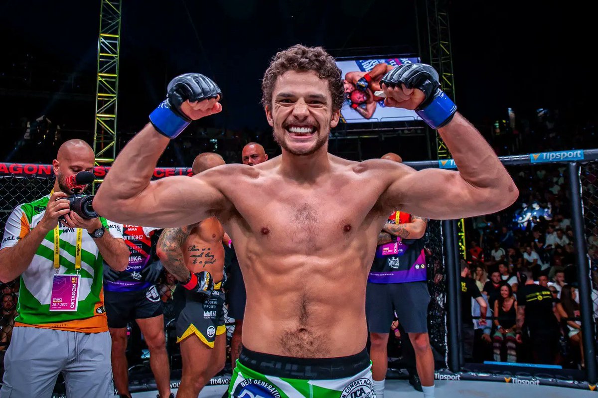 HelloJapan01's tweet image. supporting @shemrockufc tonight!