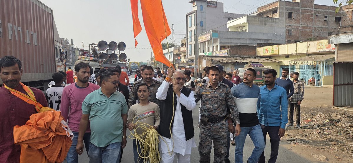 🚩जय श्री राम!🚩
​आज बरही श्रीराम चौक पर गया रोड़ निवासी समाजसेवी सह व्यवसायी श्री सन्दीप सेठ जी द्वारा प्रभु श्रीराम का भव्य ध्वज स्थापित करने के पावन कार्यक्रम में शामिल होकर अत्यंत प्रसन्नता हुई। 🙏
​इस अवसर पर निकली भव्य शोभायात्रा में भाग लेने का सौभाग्य मिला
​#जयश्रीराम