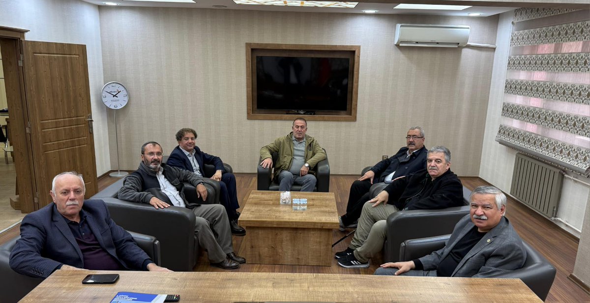 Konya Eğitim Bir Sen 1 No’lu Şubemize, Konya Milletvekilimiz Sayın Latif Selvi  Başkanımız ve Meram İlçe Millî Eğitim Müdürümüz Sayın Mustafa Koca ziyarette bulundular.
Eğitim camiamızın çalışmaları üzerine yapılan verimli değerlendirmeler ve destekleri için teşekkür ederiz.