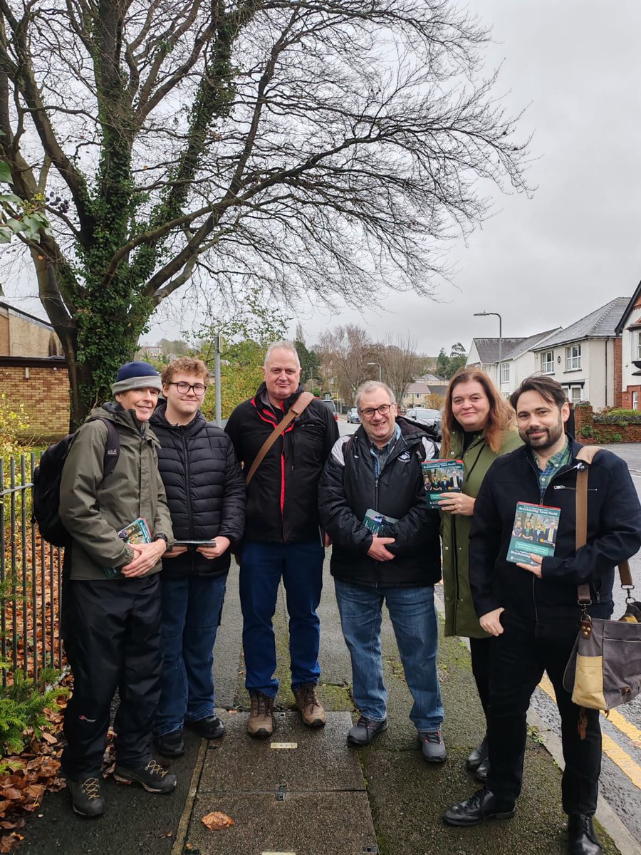 Diolch to everyone who spoke with the <a href="/Plaid_Cymru/">Plaid Cymru 🏴󠁧󠁢󠁷󠁬󠁳󠁿</a> team out canvassing in #Neath this morning ahead of next May’s Senedd election. 

#BrycheiniogTaweNedd #Senedd2026