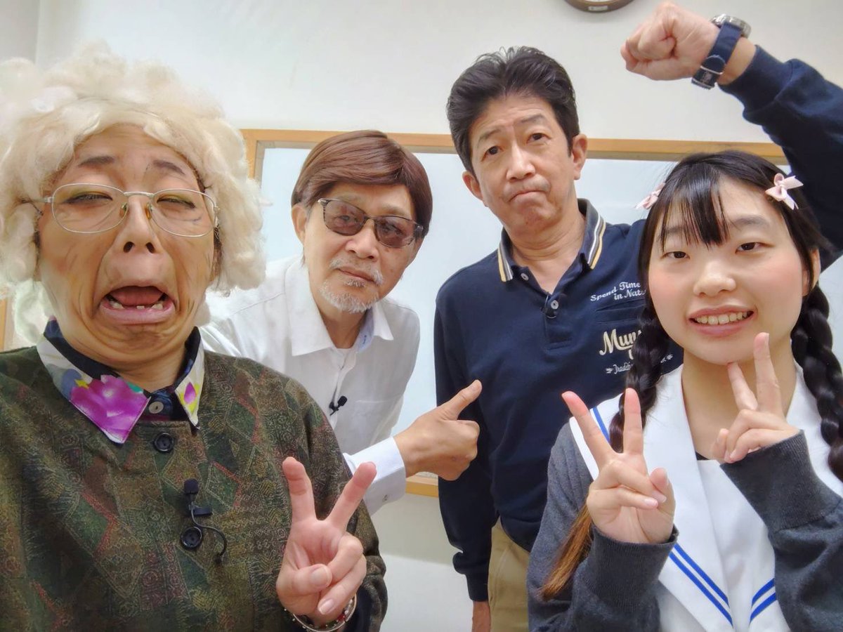 今日は前林交流館での消費生活出前講座で特殊詐欺に関する笑劇でした✋
太陽光パネル設置詐欺とネット投資詐欺を仕掛けてきましたよ👍(130万円GET‼️)
本当にいろんな詐欺が増えてます💦💦
美味しい話はまずは疑ってかかってくださいね😁
#笑劇波
#特殊詐欺