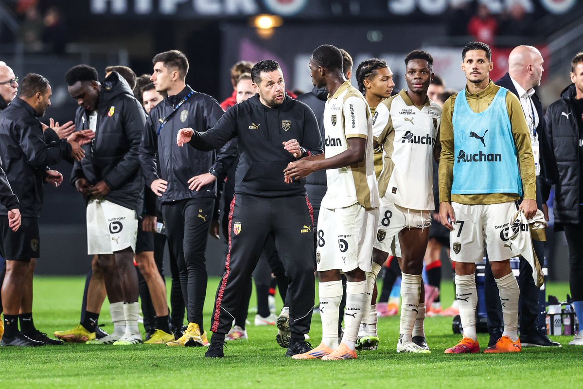 _BeFootball's tweet image. 𝗪𝗢𝗪 : Pierre Sage 🇫🇷 est 𝗗𝗔𝗡𝗦 𝗦𝗢𝗡 𝗘́𝗟𝗘́𝗠𝗘𝗡𝗧 à Lens ❤️💛🤩:

« Ça ressemble à ce que j’ai connu en National 2 en termes de famille. 𝗩𝗼𝗶𝗿 𝗰̧𝗮 𝗮𝘂 𝗽𝗹𝘂𝘀 𝗵𝗮𝘂𝘁 𝗻𝗶𝘃𝗲𝗮𝘂, 𝗰’𝗲𝘀𝘁 𝘃𝗿𝗮𝗶𝗺𝗲𝗻𝘁 𝘁𝗿𝗲̀𝘀 𝘀𝘂𝗿𝗽𝗿𝗲𝗻𝗮𝗻𝘁 𝗲𝘁 𝘀𝘂𝗿𝘁𝗼𝘂𝘁…