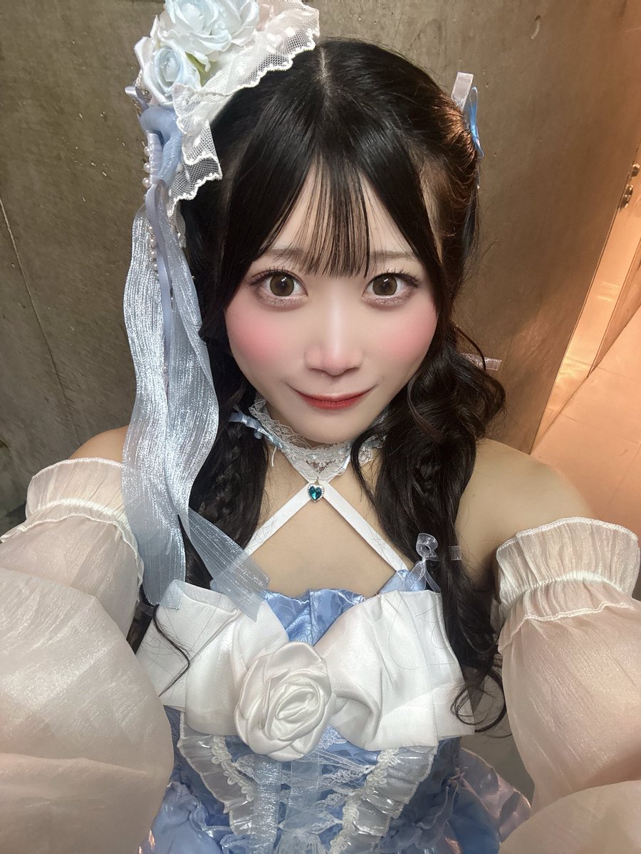 _usagi2naritai2's tweet photo. こないだのイベントでまた水色着ました🩵 https://t.co/vDqj5CKckw