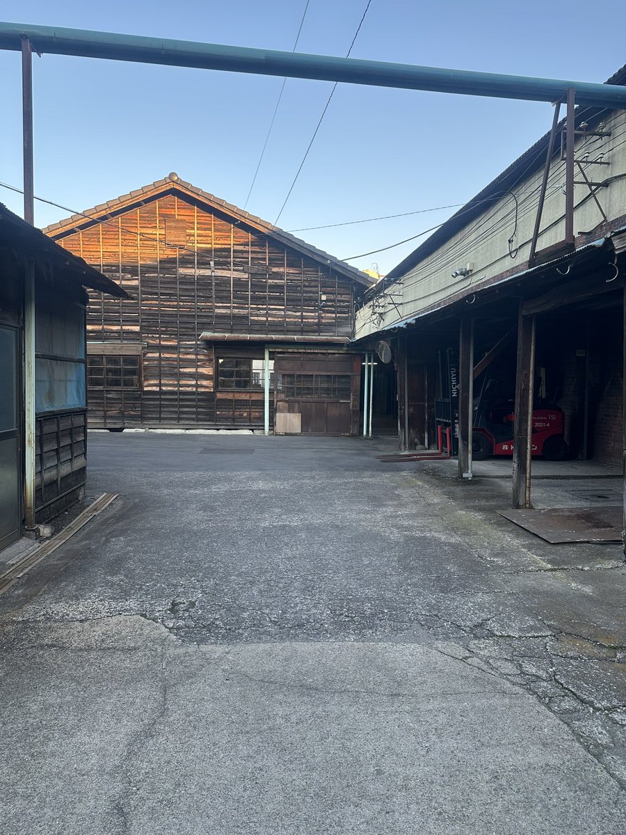 jibanyan_co_ken's tweet image. トチセン行ってきました！
1、2枚目の写真は3話の伊藤ちゃん「はーい」だけでカッコ良すぎだった壁です🫶

3枚目は劇場版でフランケンゴリラと会う場所

4枚目は最終話で理子ちゃんが捕まってたボイラー室

#今日から俺は!!
#伊藤健太郎