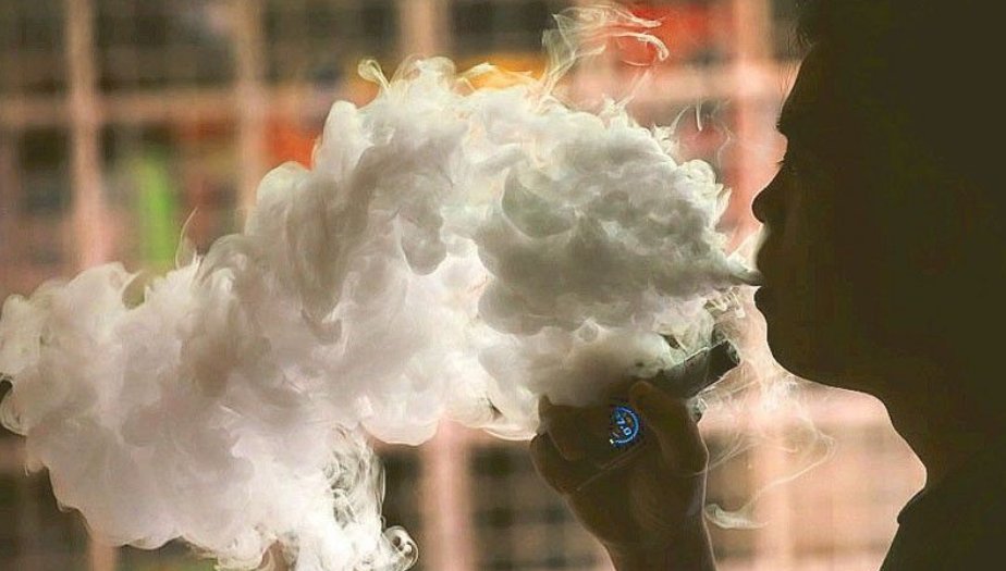 News5PH's tweet image. TOTAL BAN ON VAPE

The Department of Health called for a nationwide ban on vape products, saying aggressive marketing has misled the public into thinking vaping is safe.

READ: news.tv5.com.ph/breaking/read/…