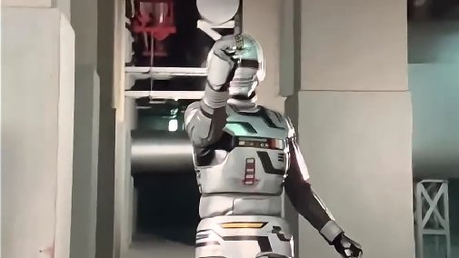 宇宙刑事ギャバン ５話
銃撃されるも被弾するより早く蒸着を完了し弾丸を掴み取るシビレるシーン。
本放送時から「人差し指先端にあるモールドの存在」が気になってたが、これが点灯することでレーザーＺビームを合成する際、ギャバンの手先が画面上のどこにあるか判りやすくするランプなのだそうな。