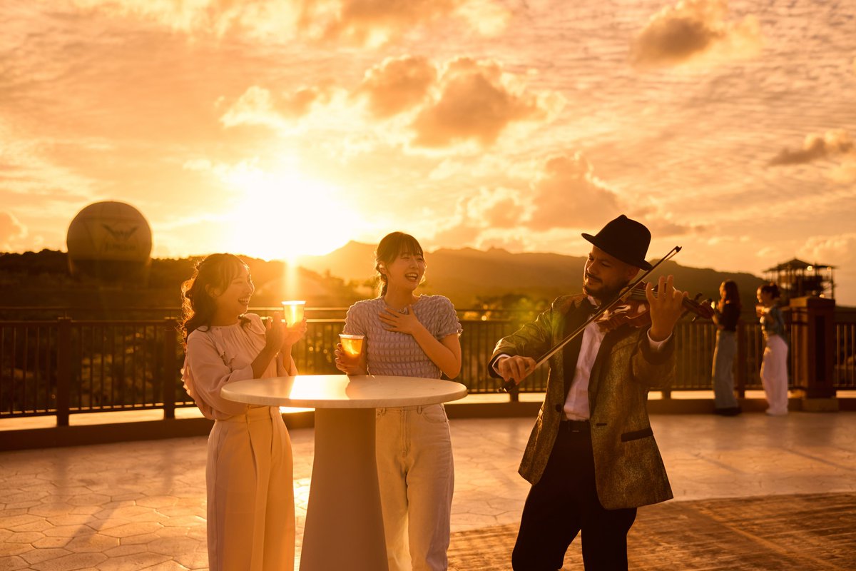 ／
#ジャングリア沖縄 の夕暮れに浸る
新たな贅沢体験がスタート！🍺✨
＼

#オリオンビール を片手に、夕暮れのJUNGLIAをゆったり一望
【サンセット ビア テラス】

沖縄旅行に欠かせない「#オリオンビール」(<a href="/orionbeer_info/">オリオンビール[公式]</a>)を片手に、ジャングリアの夕暮れ時に浸る贅沢なひととき。